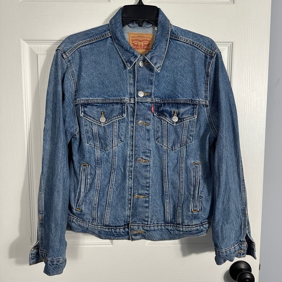 Levi's denim ex-boyfriend trucker jacket size M, heart detail, 100% cotton, fall - Picture 1 of 15
